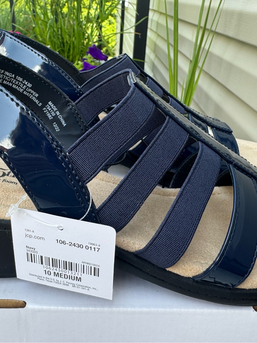 β¨Brand New! βEast 5thβ Navy Strappy Wedge Sandals with Memory Foam. Size 10. - Picture 4 of 8